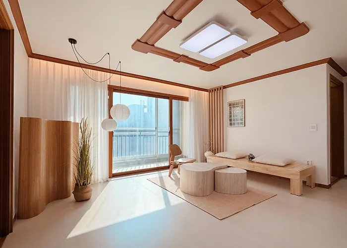 Joseon Calm, 1 Min To Station Near Hongdae, 3br, 5beds, 2baths
