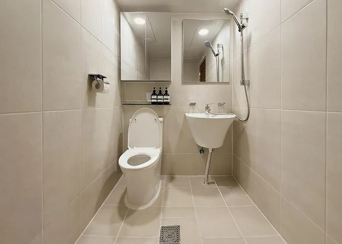 Joseon Calm, 1 Min To Station Near Hongdae, 3br, 5beds, 2baths *