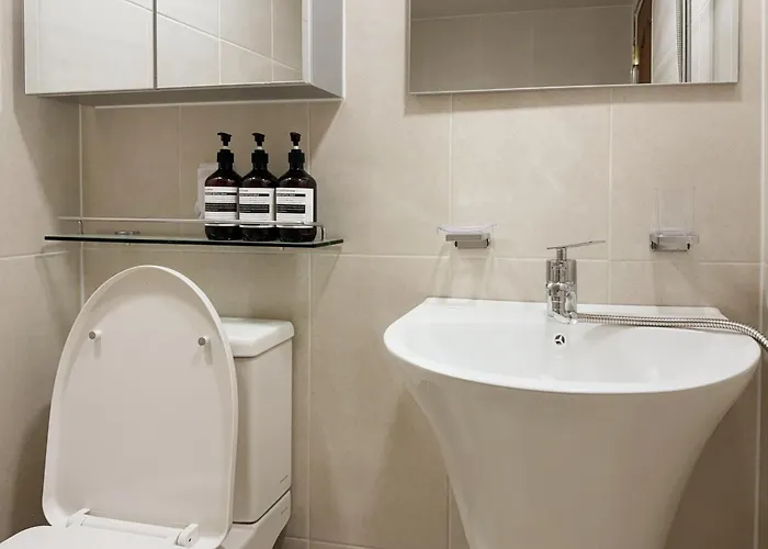 Appartement Joseon Calm, 1 Min To Station Near Hongdae, 3br, 5beds, 2baths *