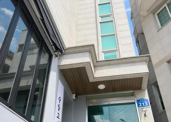 Joseon Calm, 1 Min To Station Near Hongdae, 3br, 5beds, 2baths Appartement *
